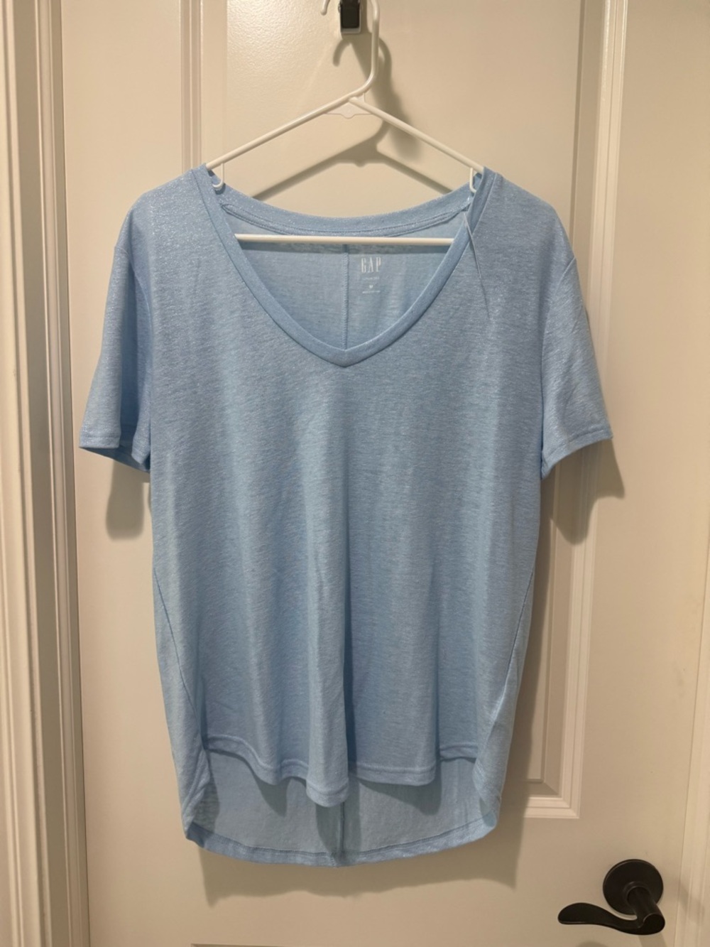 GAP Women's Light Blue Silver Sparkle V-Neck Linen Short Sleeve Top